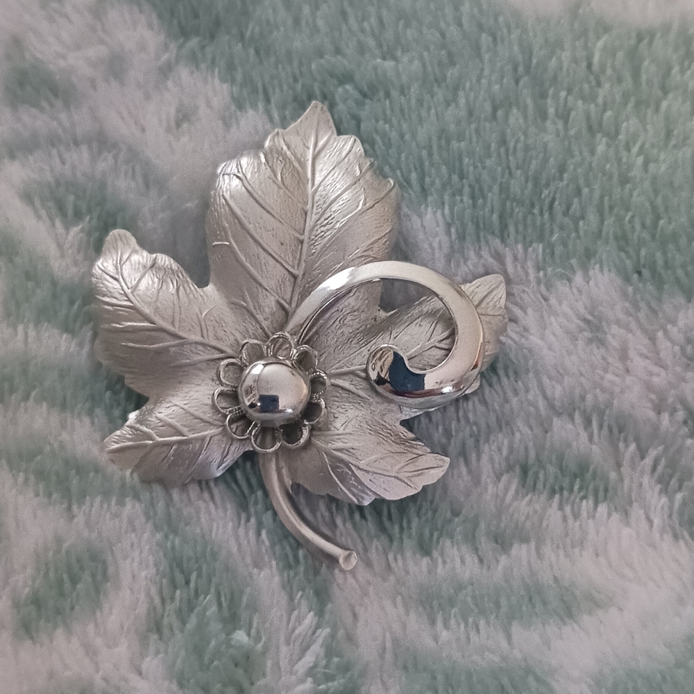 Vintage Silver Maple Leaf Brooch Pin